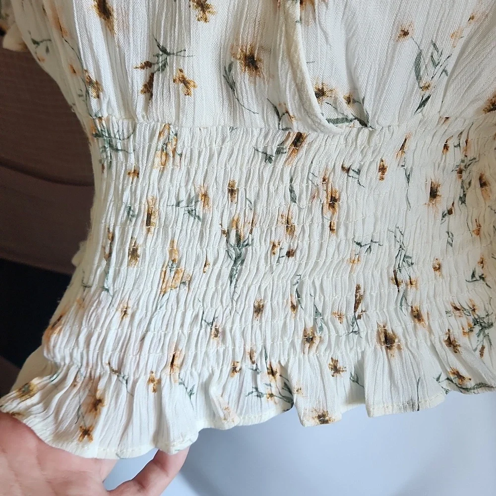 Spring flower top - Picture 2 of 6